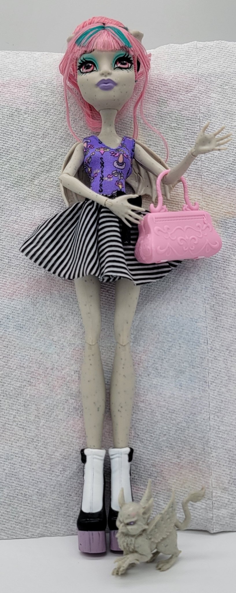 Mattel - Monster High Dance Class Rochelle Goyle 2013 WITH Pet gargoyle griffin named Roux - Action Figures - Steady Bunny Shop