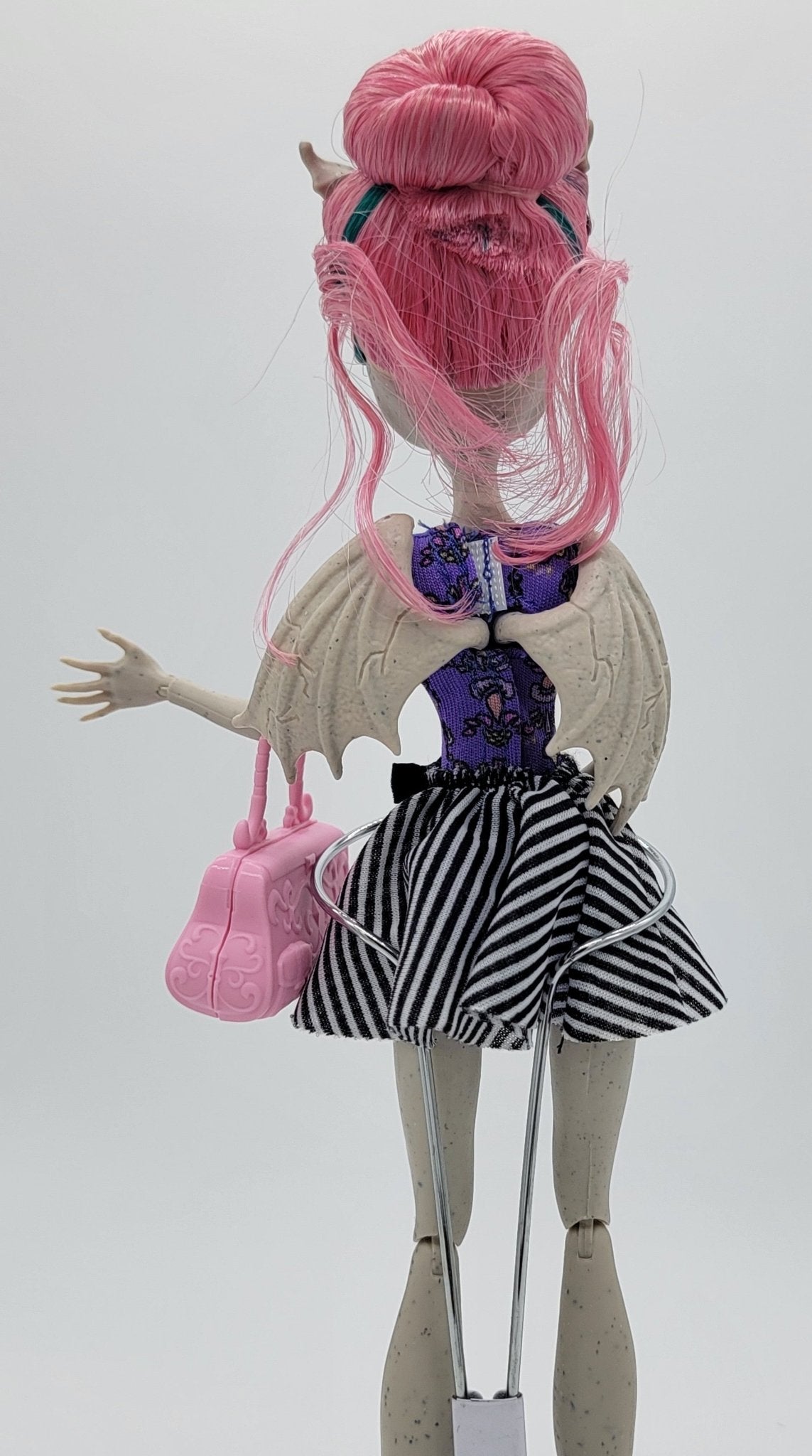 Mattel - Monster High Dance Class Rochelle Goyle 2013 WITH Pet gargoyle griffin named Roux - Action Figures - Steady Bunny Shop