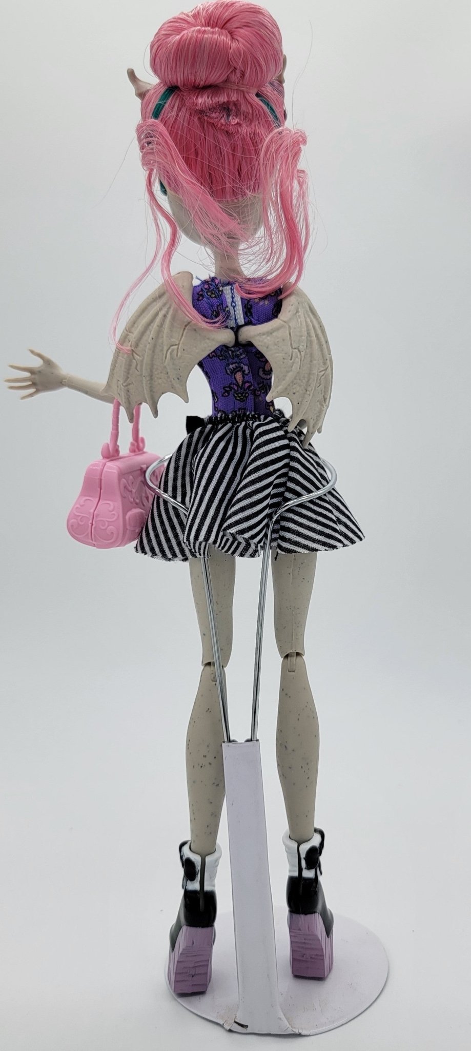 Mattel - Monster High Dance Class Rochelle Goyle 2013 WITH Pet gargoyle griffin named Roux - Action Figures - Steady Bunny Shop