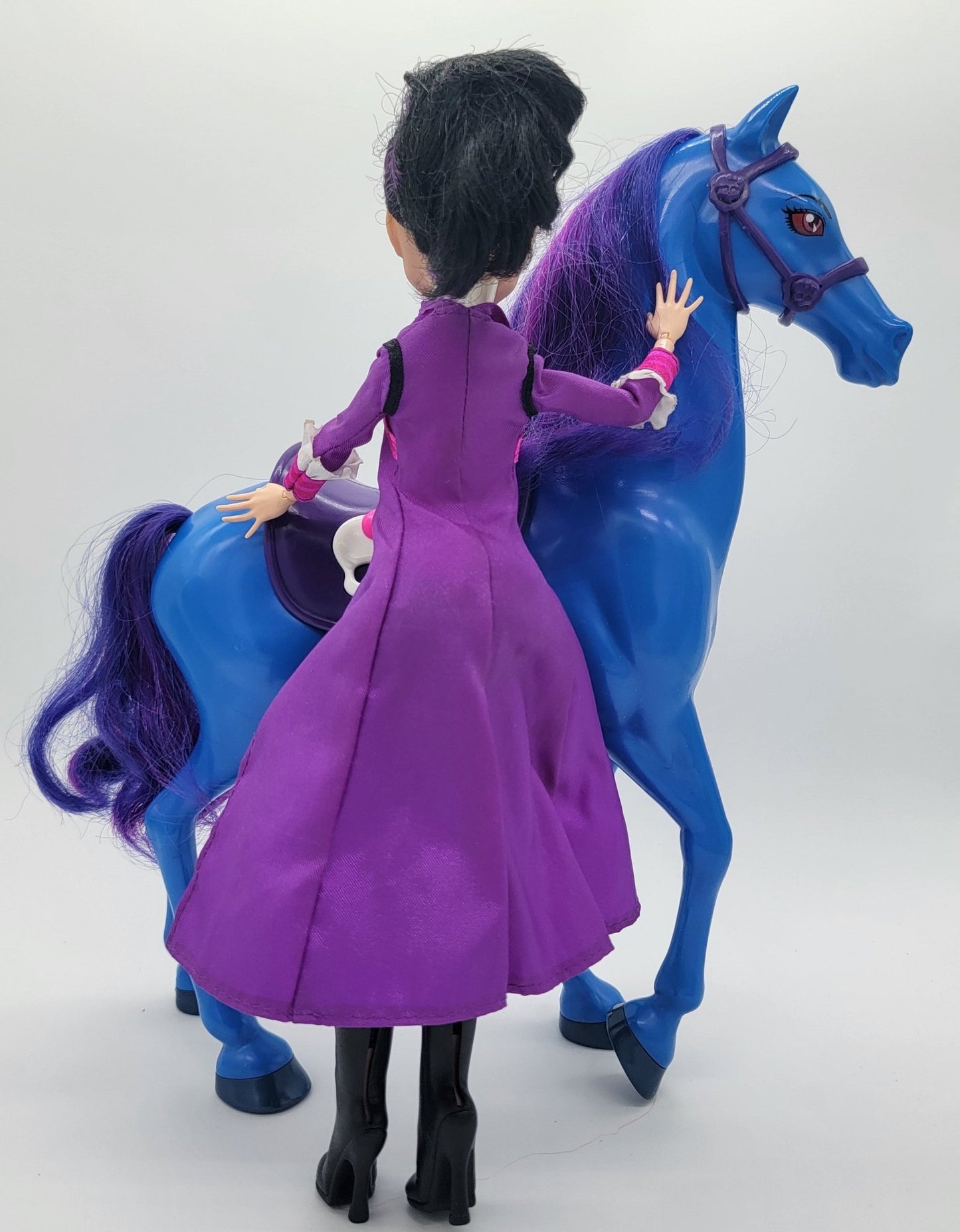 Mattel - Monster High Headless Headmistress Bloodgood with Pet Nightmare Horse - 2013 - Action Figure - Steady Bunny Shop