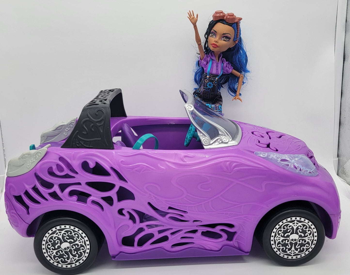 Mattel - The Monster High Scaris City of Frights Car - 2012 // Car ONLY Doll Not Included. - Accessories - Steady Bunny Shop