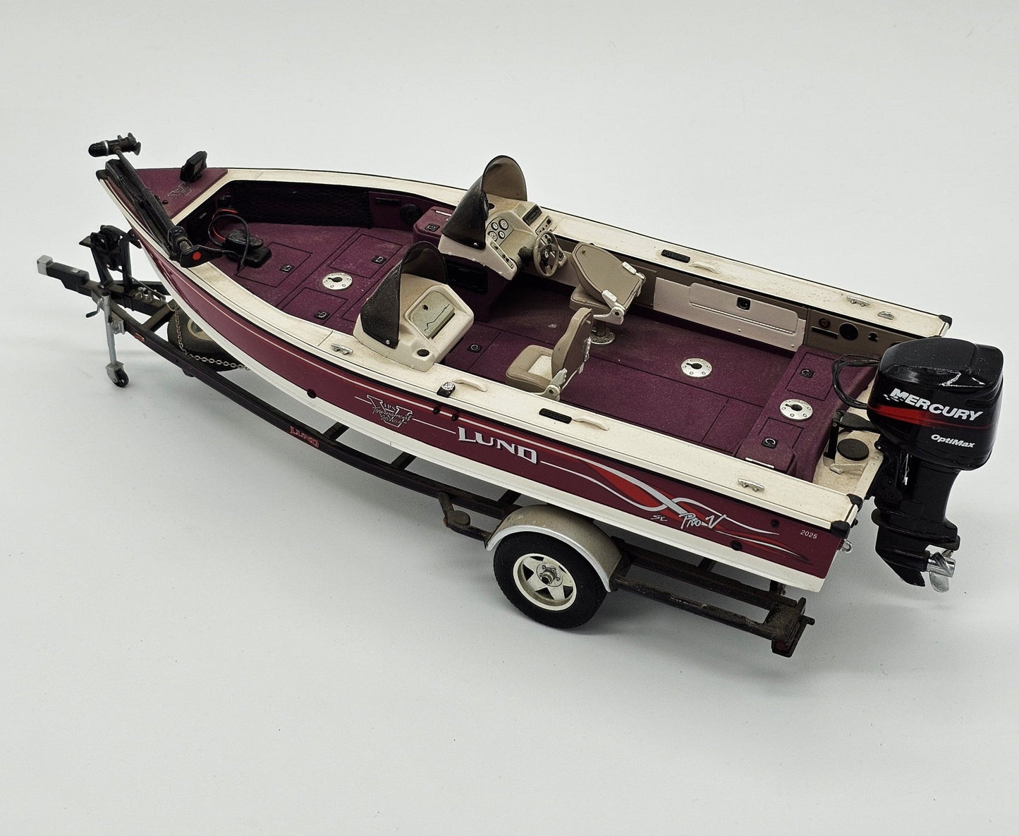 Danbury Mint - Danbury Mint 1:24 2000 Lund Pro-V Magnum Fishing Boat W/Trailer | Diecast Replica - Diecast Model - Steady Bunny Shop