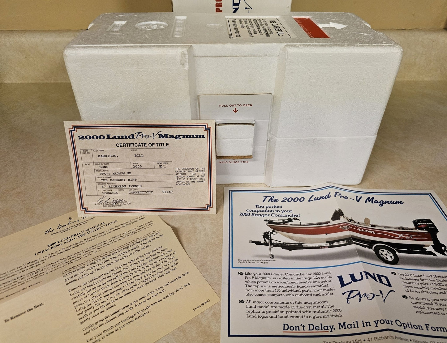 Danbury Mint - Danbury Mint 1:24 2000 Lund Pro-V Magnum Fishing Boat W/Trailer | Diecast Replica - Diecast Model - Steady Bunny Shop
