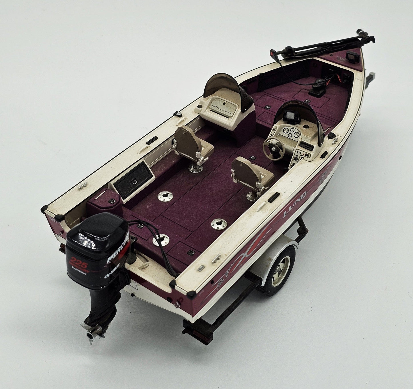 Danbury Mint - Danbury Mint 1:24 2000 Lund Pro-V Magnum Fishing Boat W/Trailer | Diecast Replica - Diecast Model - Steady Bunny Shop