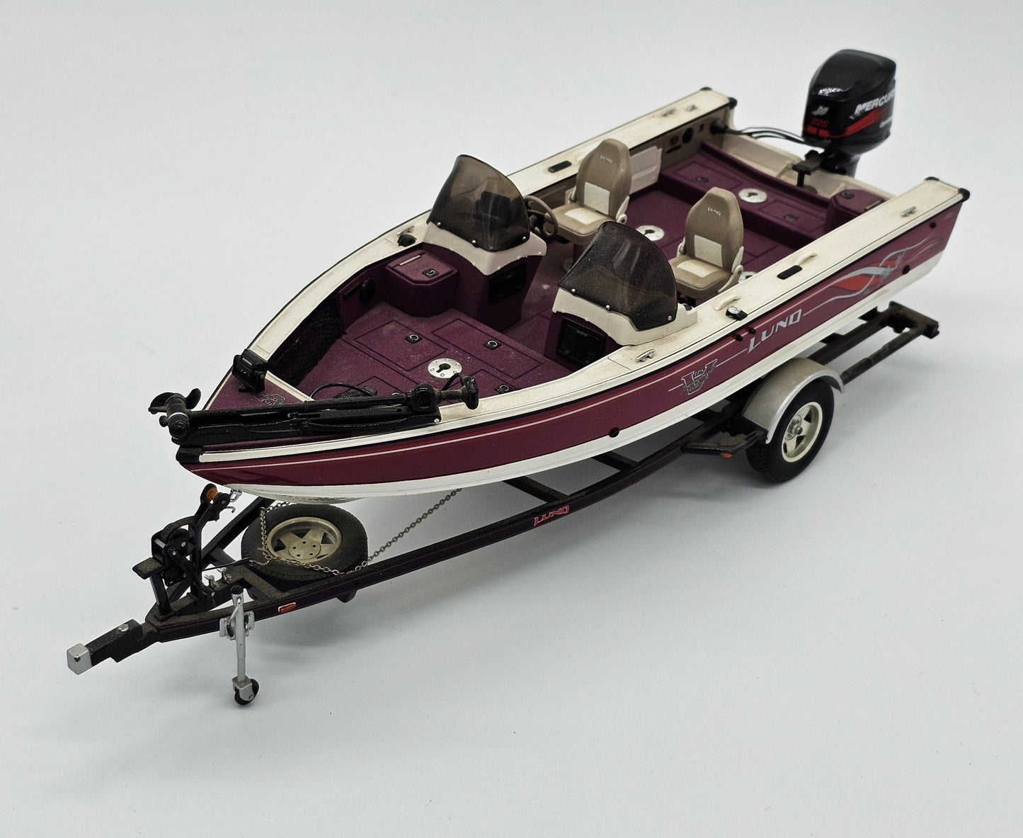 Danbury Mint - Danbury Mint 1:24 2000 Lund Pro-V Magnum Fishing Boat W/Trailer | Diecast Replica - Diecast Model - Steady Bunny Shop
