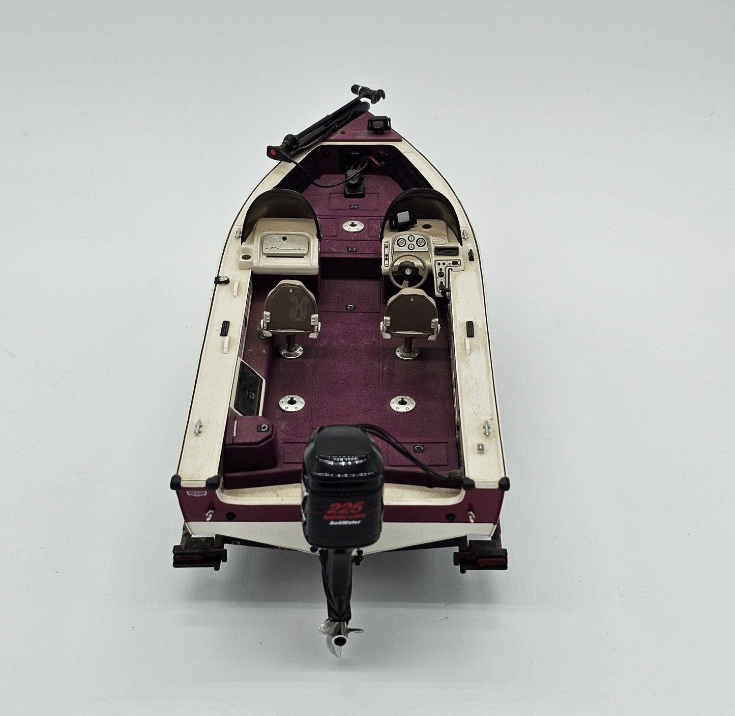 Danbury Mint - Danbury Mint 1:24 2000 Lund Pro-V Magnum Fishing Boat W/Trailer | Diecast Replica - Diecast Model - Steady Bunny Shop