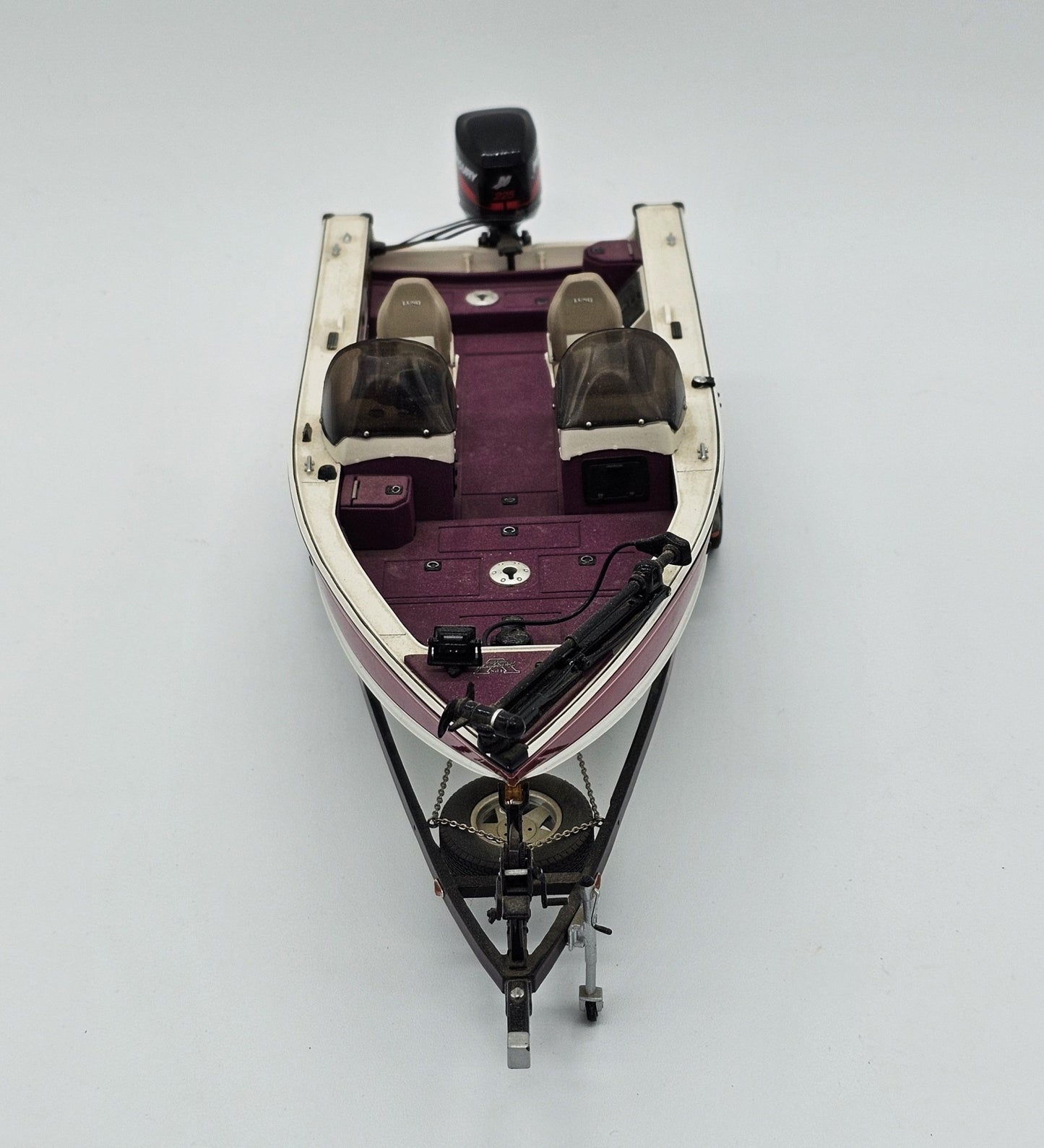 Danbury Mint - Danbury Mint 1:24 2000 Lund Pro-V Magnum Fishing Boat W/Trailer | Diecast Replica - Diecast Model - Steady Bunny Shop