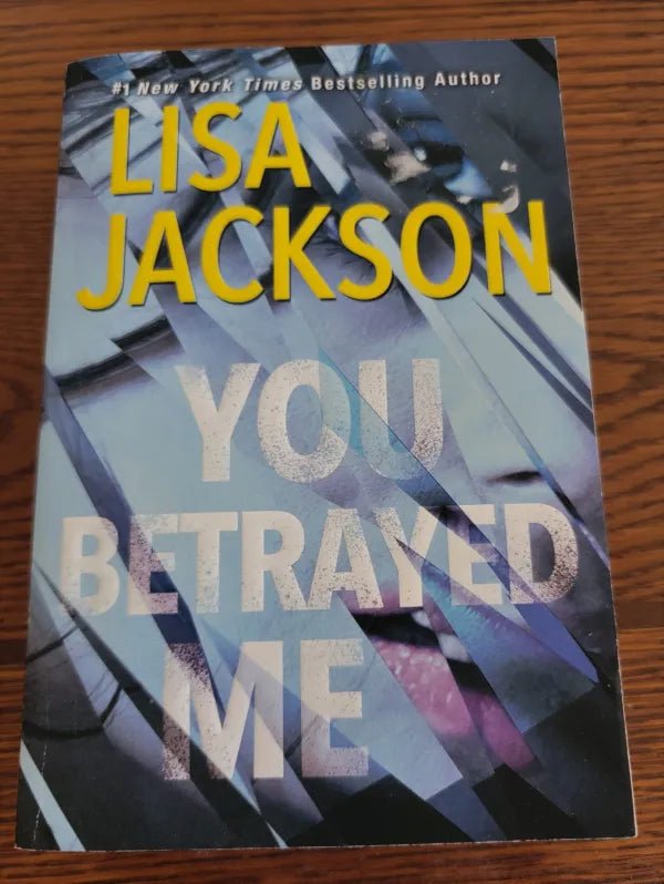 Steady Bunny Shop - You Betrayed Me - Lisa Jackson - Paperback Book - Steady Bunny Shop
