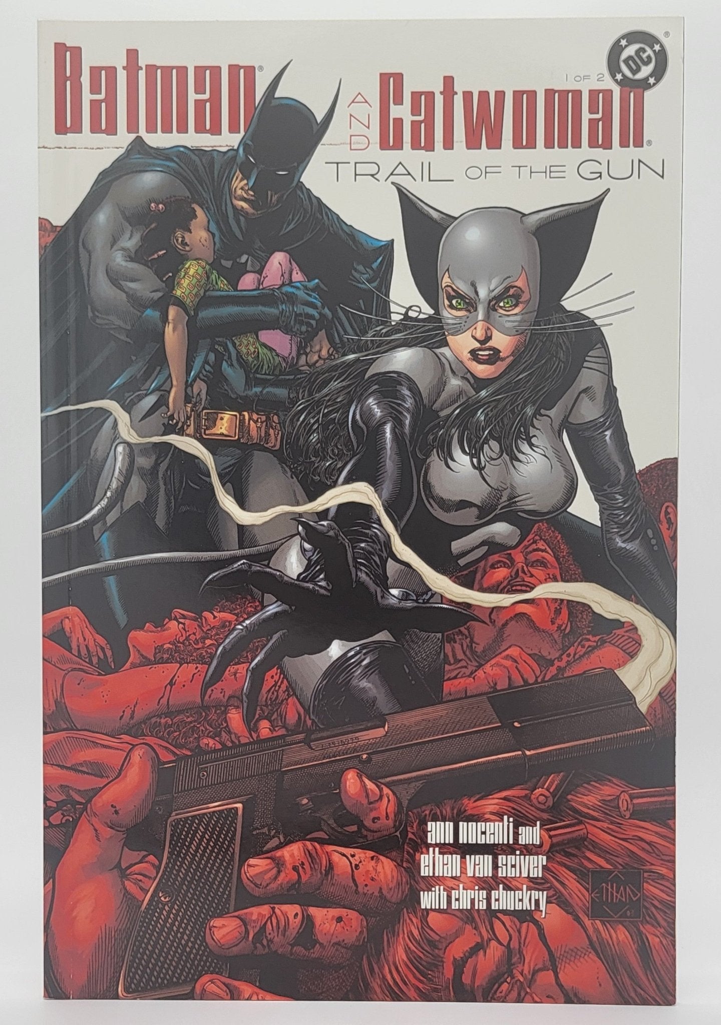 DC Comic - Batman and Catwoman Trail of the Gun / DC Comics 2004 - Book 1 of 2 - Comic Books - Steady Bunny Shop