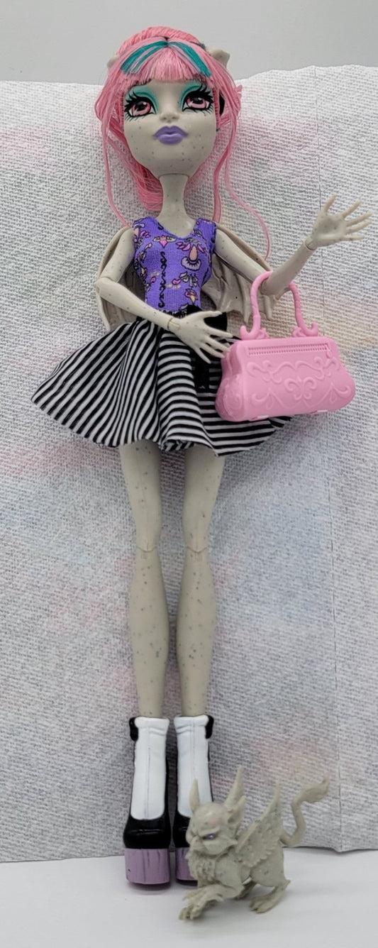 Mattel - Monster High Dance Class Rochelle Goyle 2013 WITH Pet gargoyle griffin named Roux - Action Figures - Steady Bunny Shop