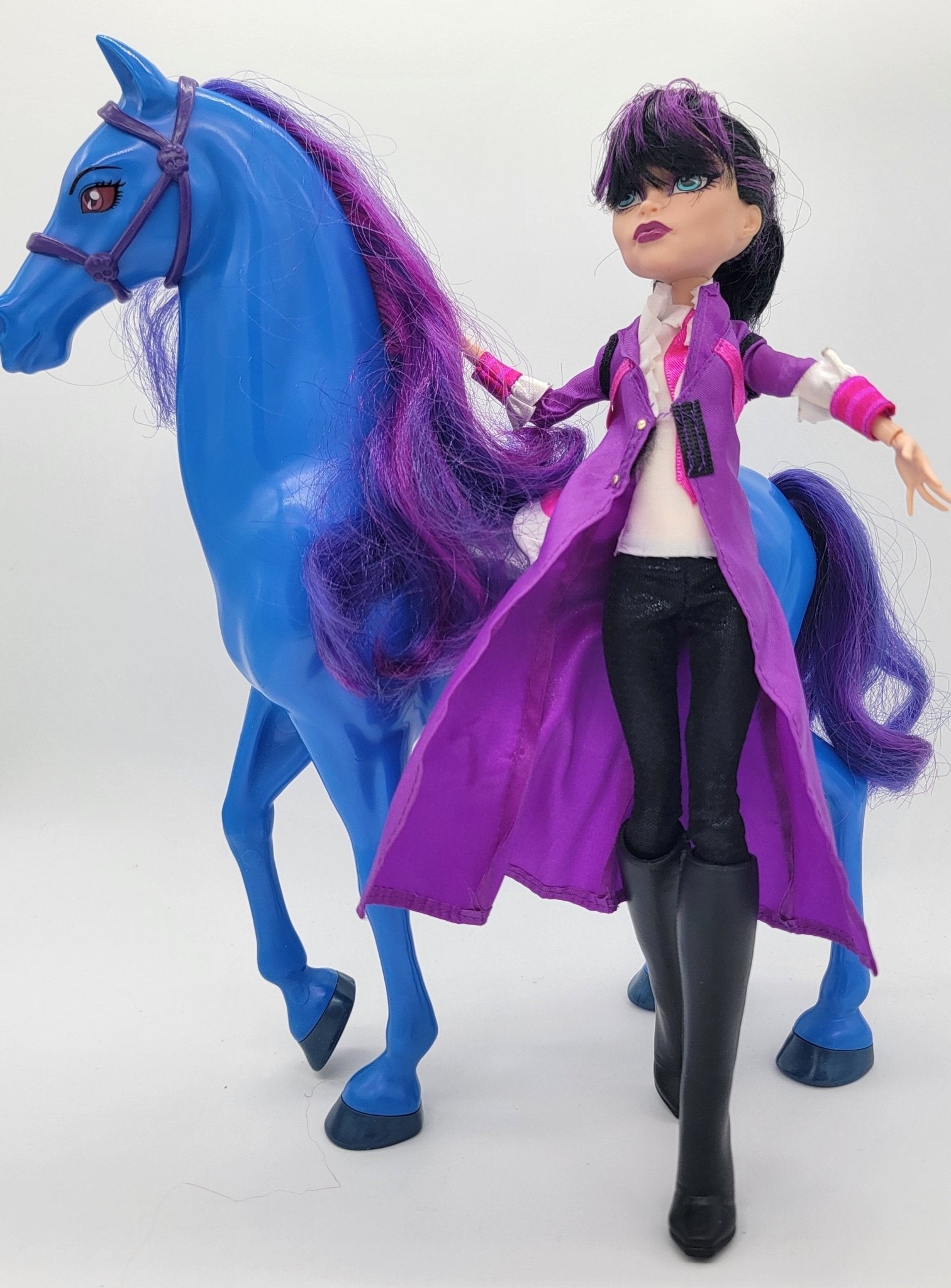 Mattel - Monster High Headless Headmistress Bloodgood with Pet Nightmare Horse - 2013 - Action Figure - Steady Bunny Shop