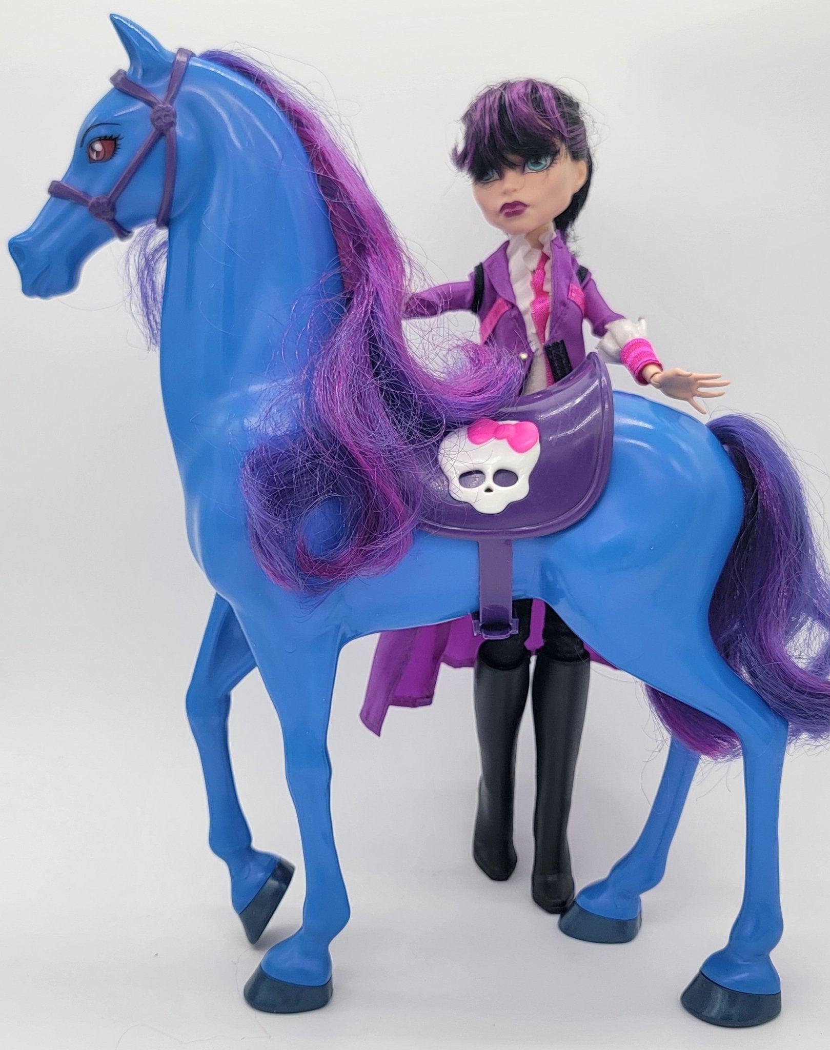 Mattel - Monster High Headless Headmistress Bloodgood with Pet Nightmare Horse - 2013 - Action Figure - Steady Bunny Shop