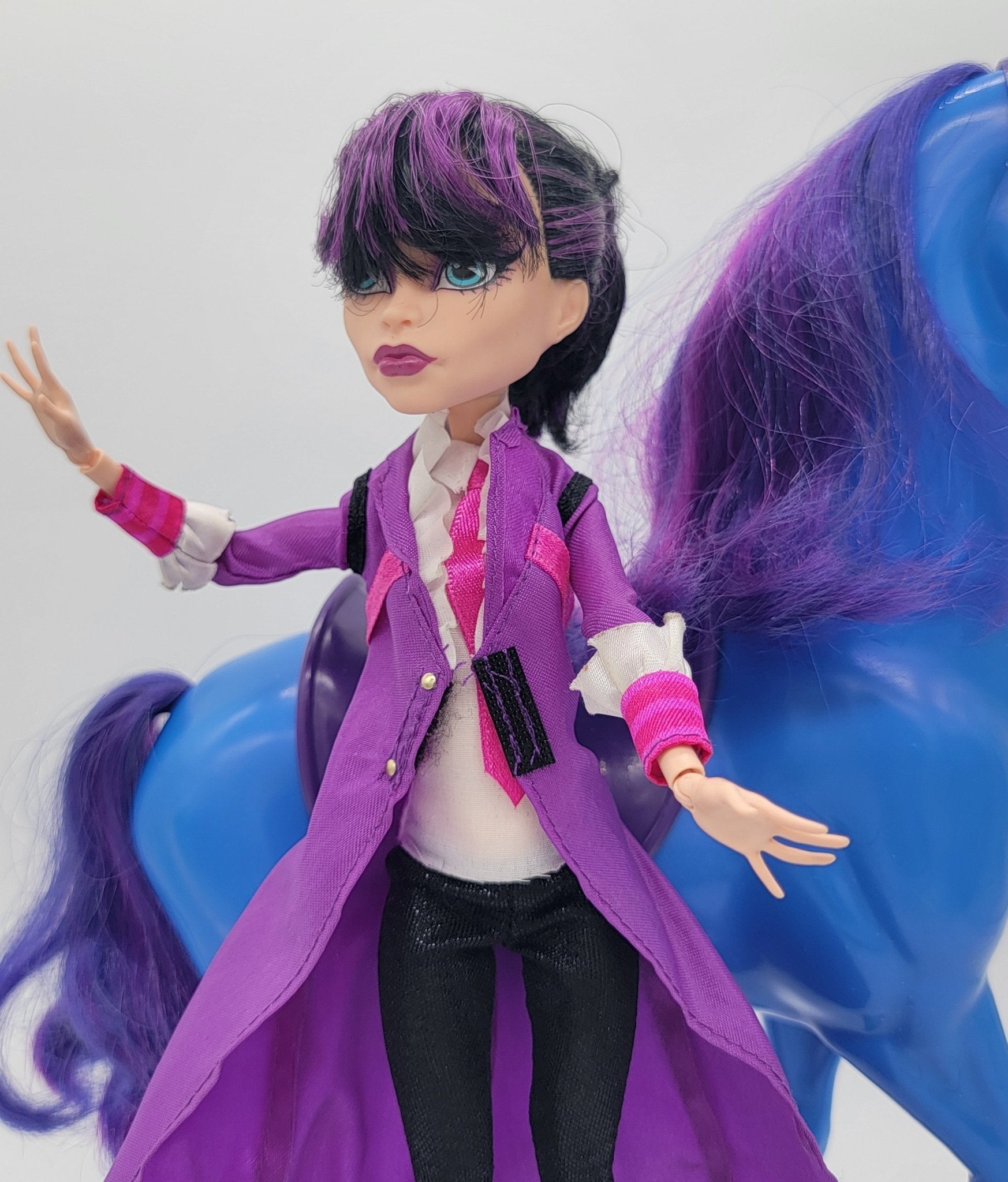 Mattel - Monster High Headless Headmistress Bloodgood with Pet Nightmare Horse - 2013 - Action Figure - Steady Bunny Shop