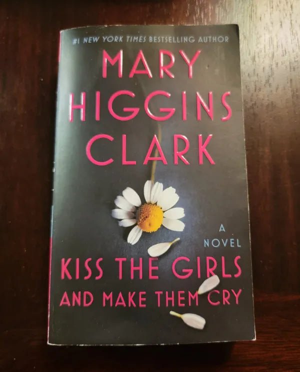 Steady Bunny Shop - Kiss The Girls And Make Them Cry - Mary Higgins Clark - Paperback Book - Steady Bunny Shop