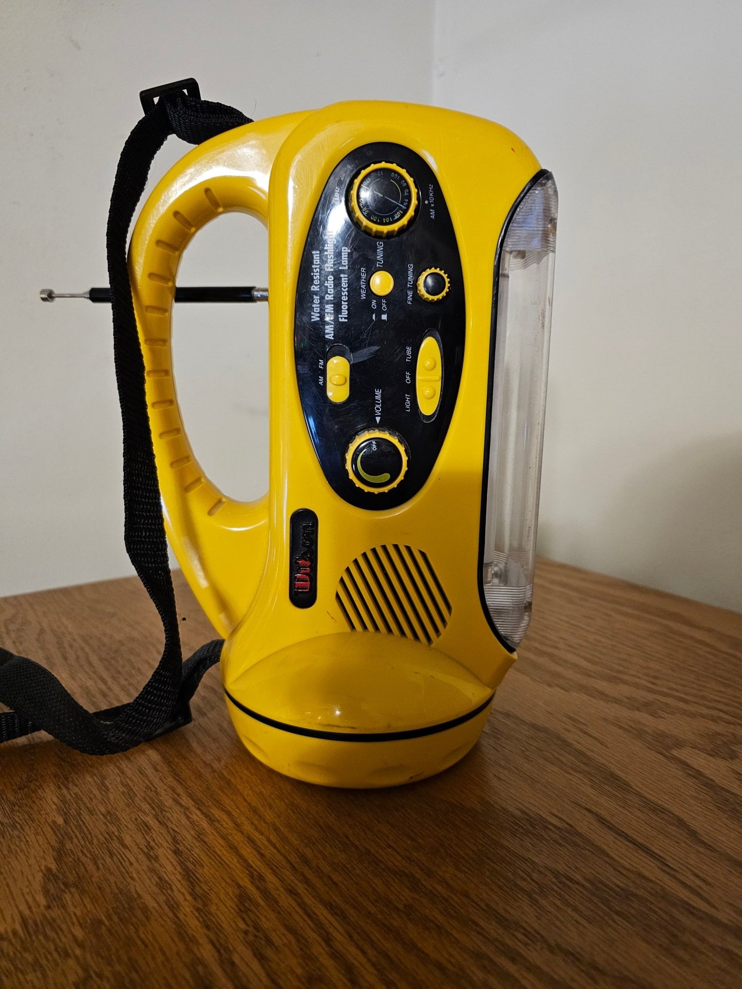 Wilson - Wilson WFF70 AM FM Flashlight Lantern Sports Radio - Flashlight Radio - Steady Bunny Shop