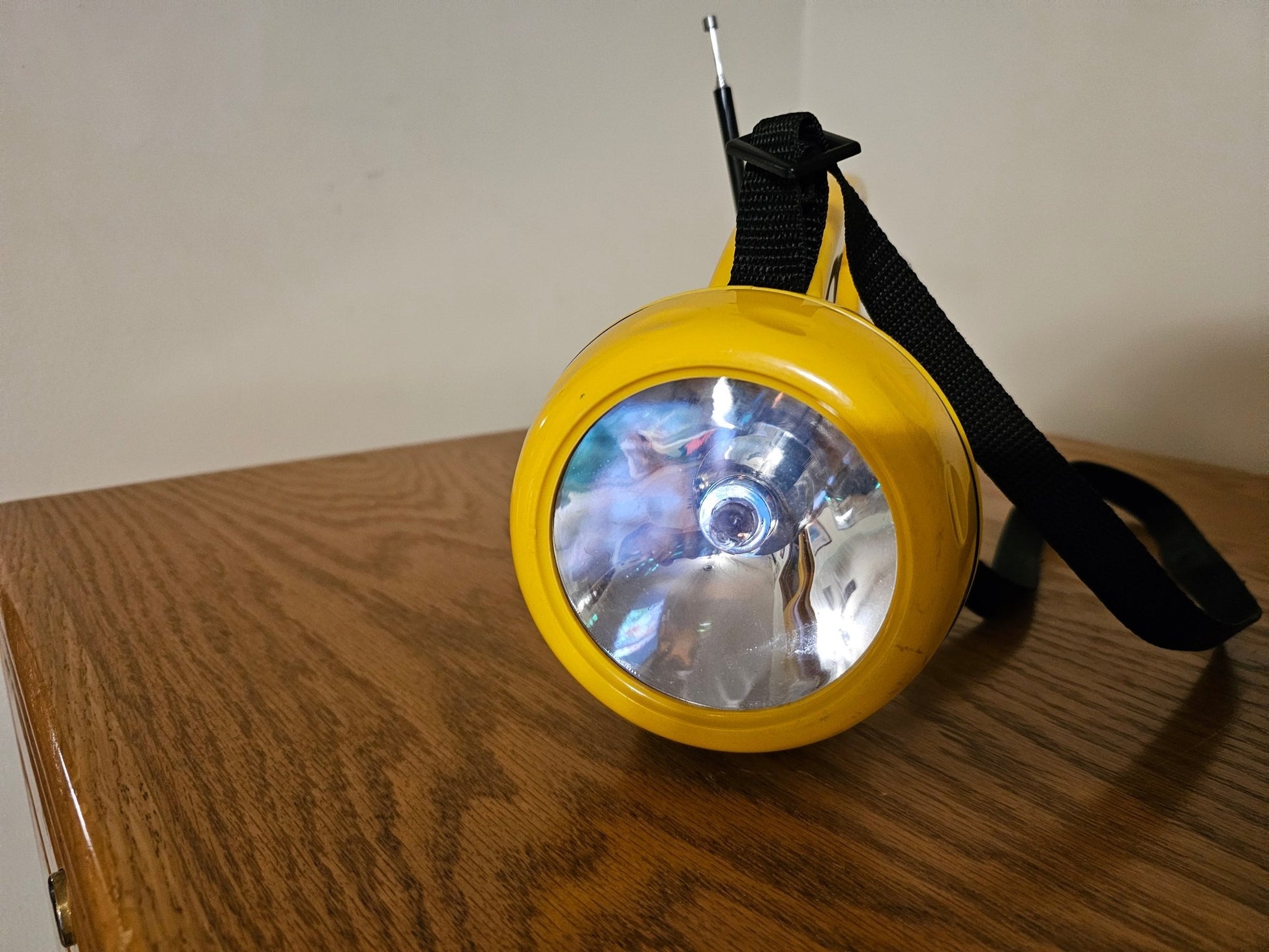 Radio AM/FM WILSON, lampe de poche et lanterne Radio AM/FM WILSON, lampe de poche et lanterne